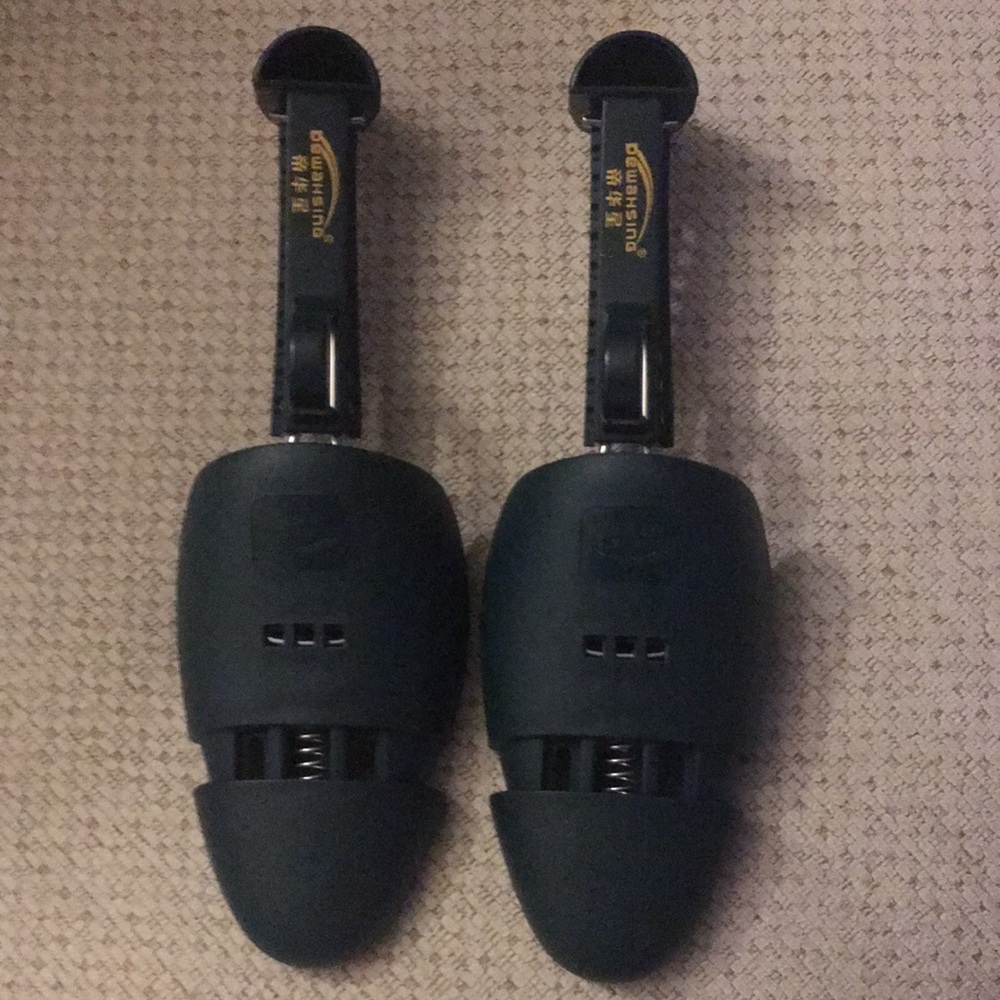 Adjustable Shoe. Women Size 4-8. Mens size 7-12